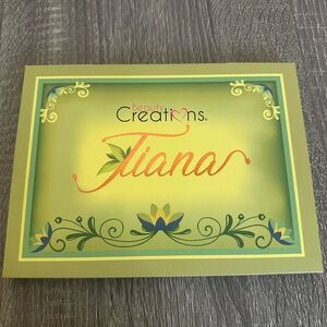 Beauty Creations Tiana Palette - Green and Multicolor